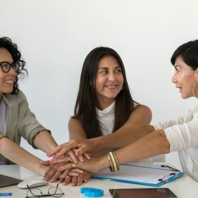 Mulheres empreendedoras transformam o mercado e enfrentam desafios estruturais
